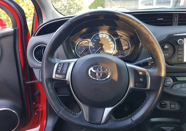 Toyota Yaris cena 38300 przebieg: 123000, rok produkcji 2015 z Chodzież małe 211